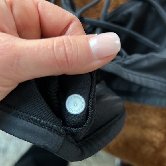 Lululemon sports bra - Picture 3 of 3